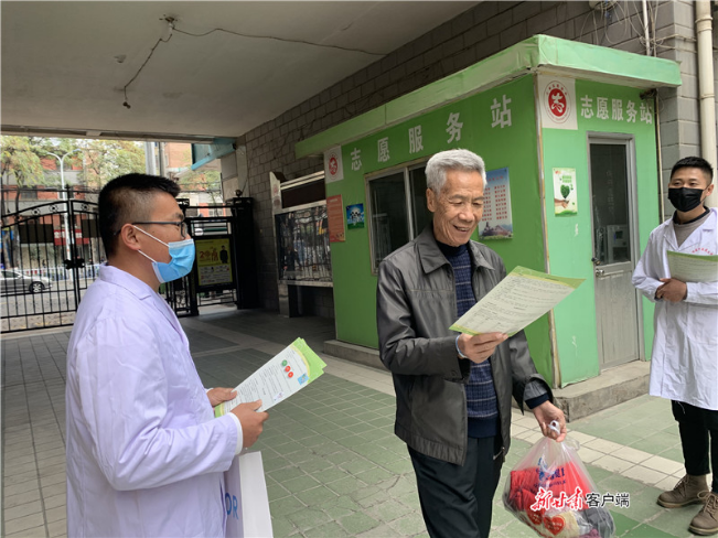 甘肃中医药大学学生走进社区普及安全用药知识
