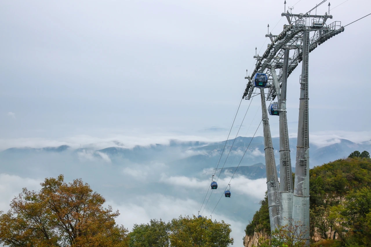 The sea of ​​red leaves and clouds, the appearance is bursting!  Yuntai Mountain invites you to visit the wrong peak this weekend