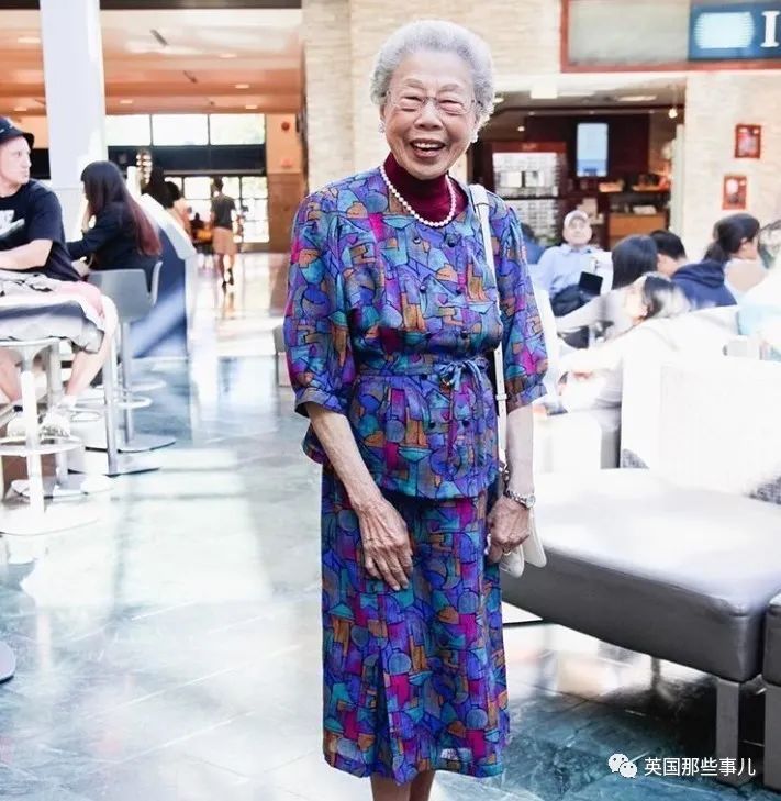 她们专拍国外中国城里的亚裔爷爷奶奶们，老年时尚秀都很有范儿呀