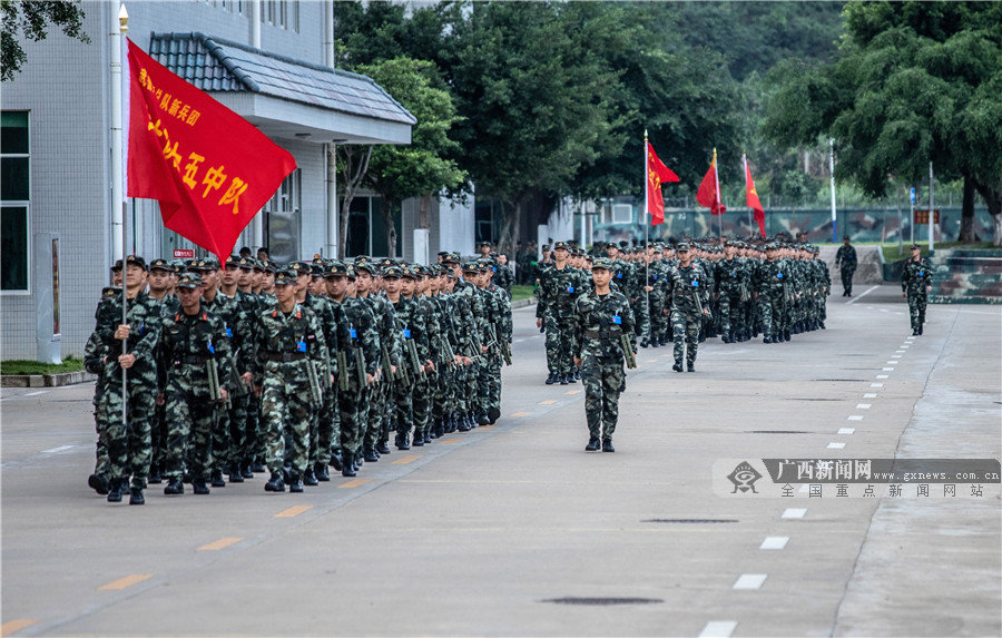 武警广西总队：千余名新兵军事会操展风采