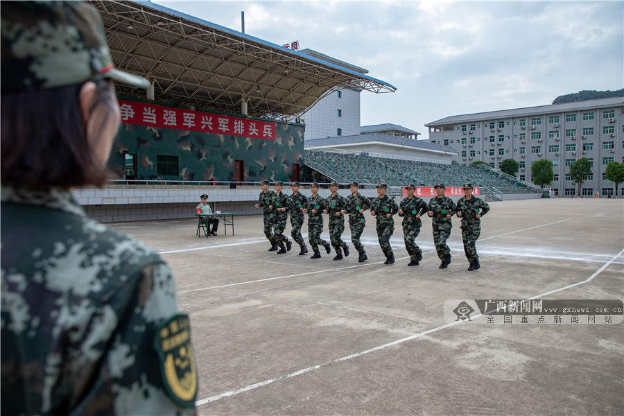 武警广西总队：千余名新兵军事会操展风采