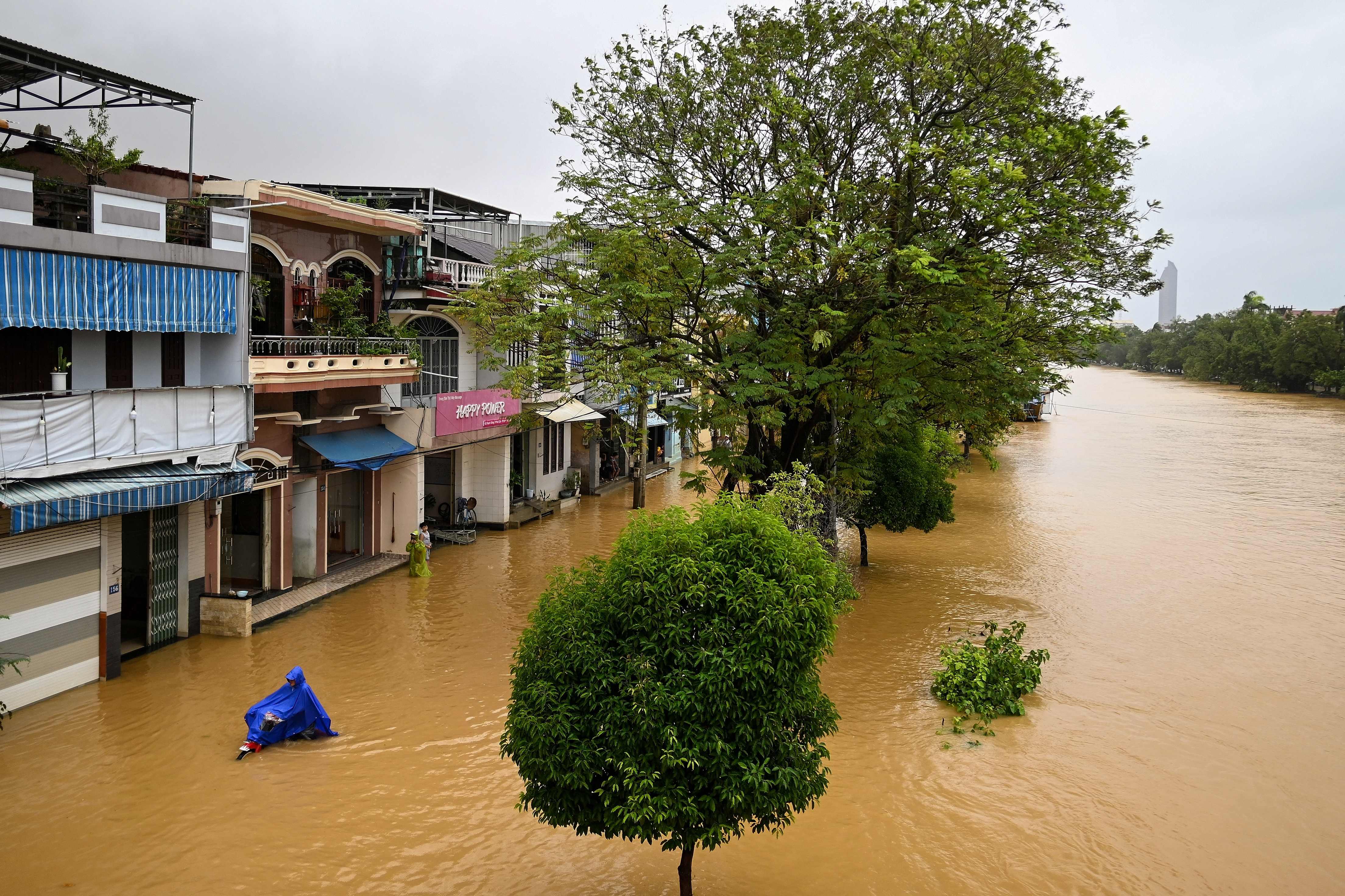 洪水侵袭下的越南