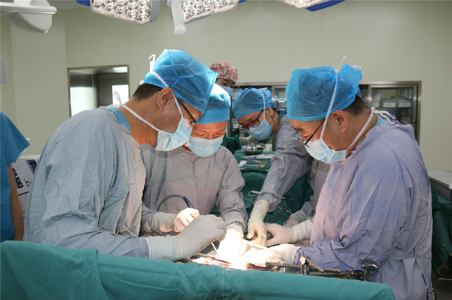 扶贫纪实｜军医朱震宇：勇攀生命禁区的“舞刀