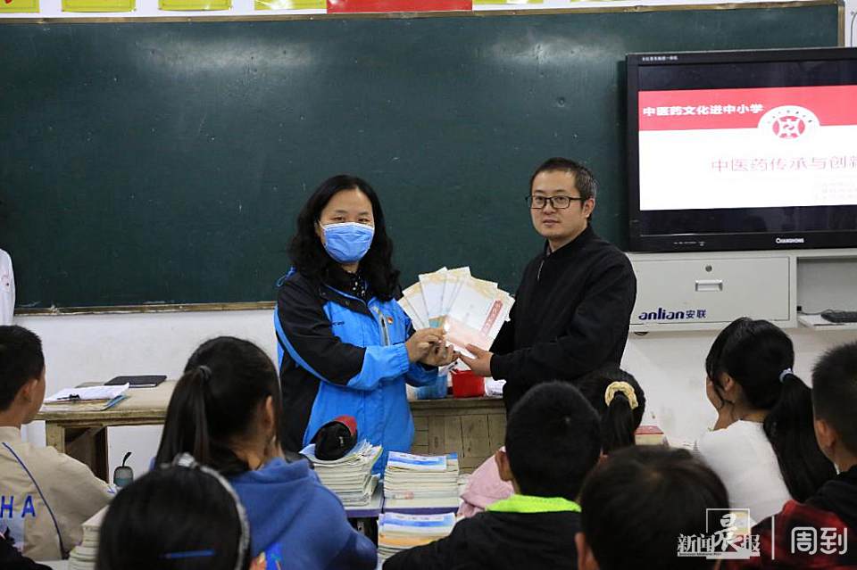 为健康脱贫送去中医药“最佳助攻”！这所中医药大学党员师生走进大别山