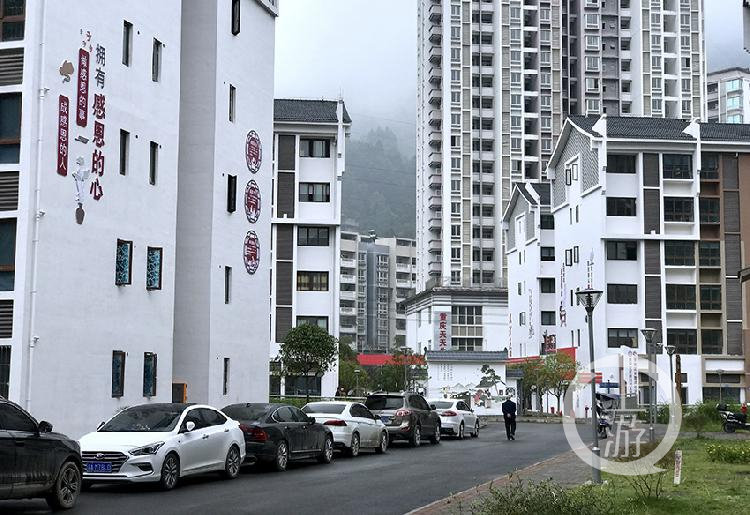 网络名人看重庆 | 易地搬迁住进“小洋楼”“互联网+”助力扶贫攻坚