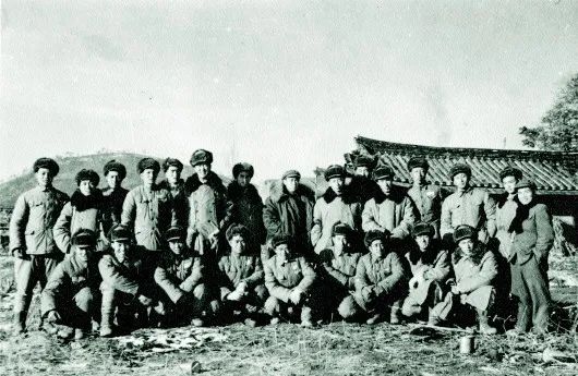 抗美援朝战场上，他们用摄像机战斗，留下气壮