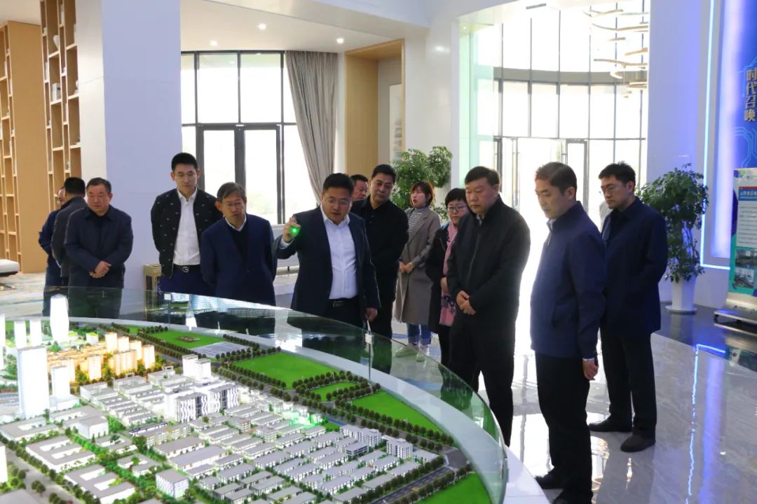 区人大常委会主任刘建忠带队到济南新材料产业园区调研