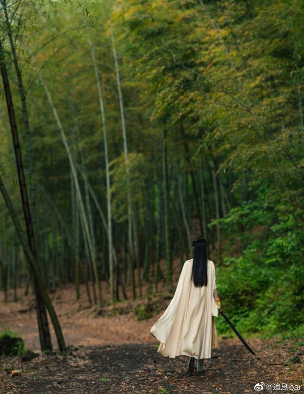 哪部能爆？《有翡》海报似八仙过海，张天爱新剧造型有林青霞韵味