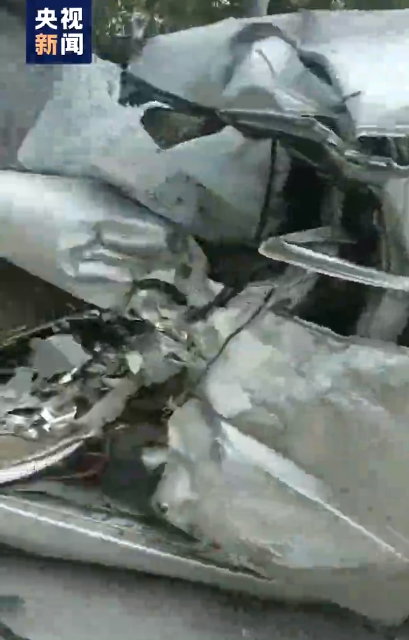 江西宜春一辆大客车与面包车相撞 致7死1伤