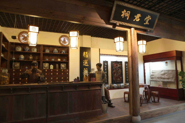 一座山、一个人、一种传承……走进“药祖圣地 养生福地”，感受中医药文化