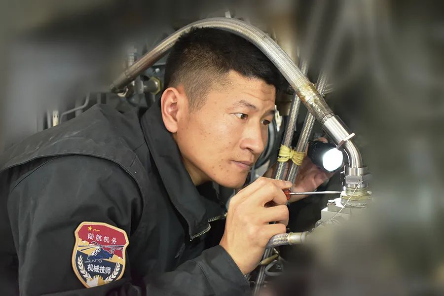 立二等功的机务兵，真帅
