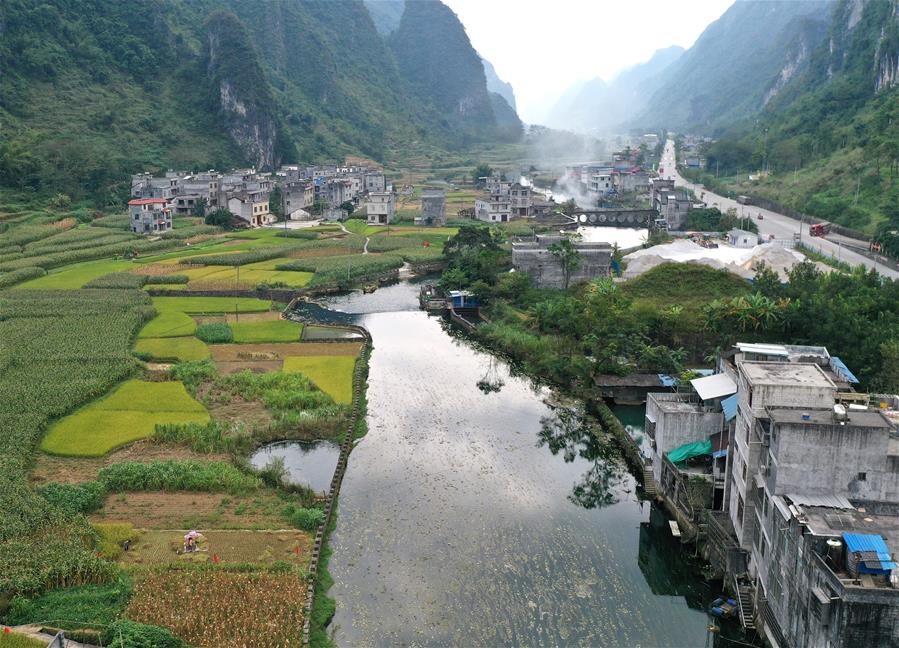 Du'an, Guangxi: Full of Flowers in Late Autumn