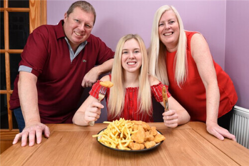 英国女子15年来只吃鸡块和薯条 看到其它食物就恶心