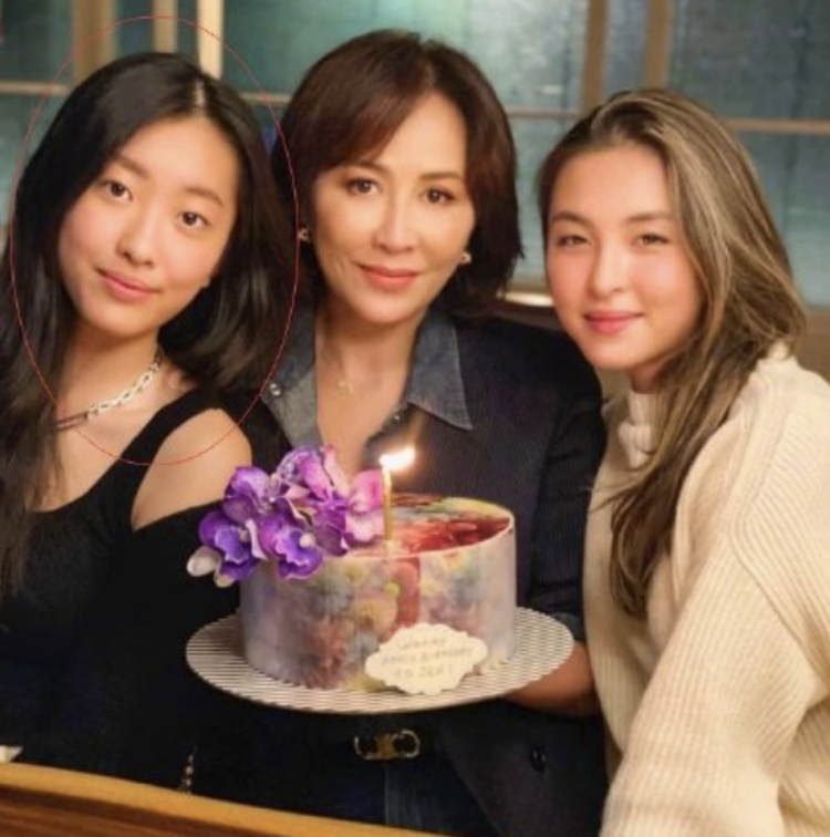 陈奕迅女儿近照曝光，网友：还是妈妈基因强大_娱乐_蛋蛋赞