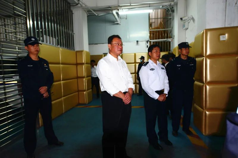 自治区高院法警总队长到江南区法院检查“六专四室”升级改造工作