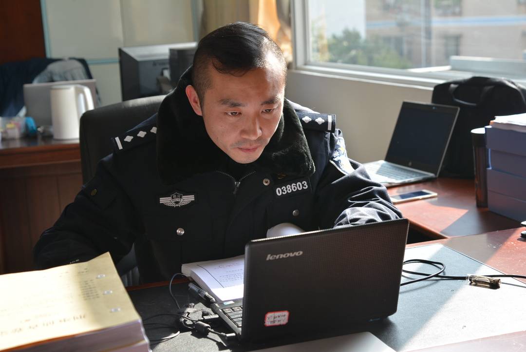 四川十佳刑警候选人·内江 扫黑专案组里的硬汉 赖寒:铸就刑警本色