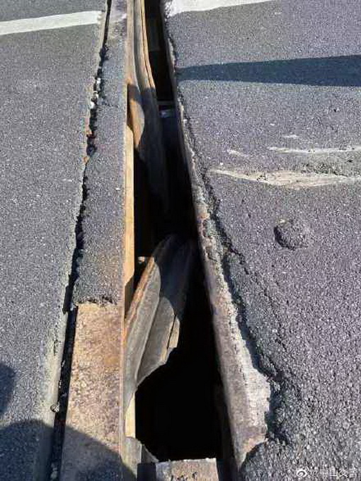 【千斤顶】交警辟谣把千斤顶当警示牌致车祸 翻滚坠桥事故的罪魁祸首是……