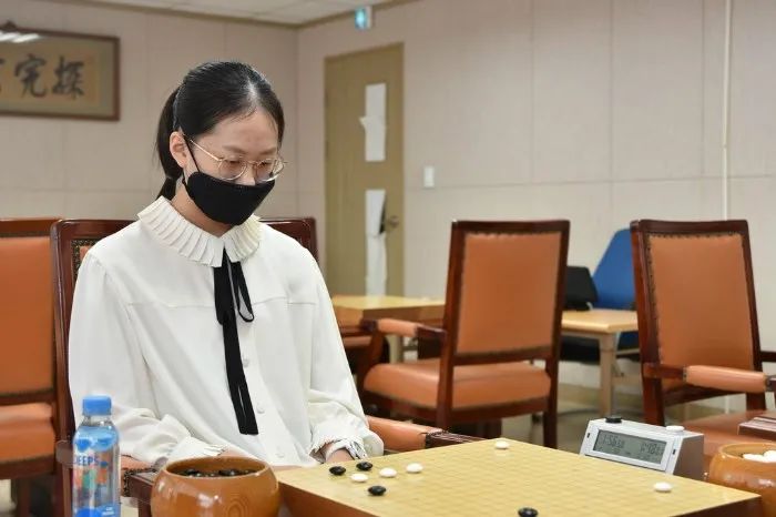 韩国天才围棋少女比赛大胜棋坛老将，然而却发现她用AI作弊....