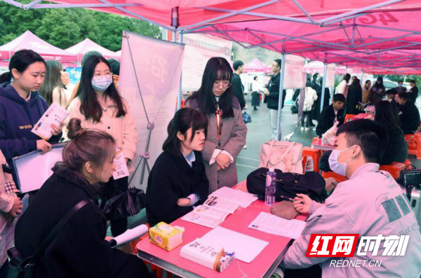 吉首大学医药类2021届毕业生就业供需见面会举行