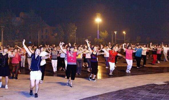 河南许昌：21点以后禁止跳广场舞 警告不改者罚款