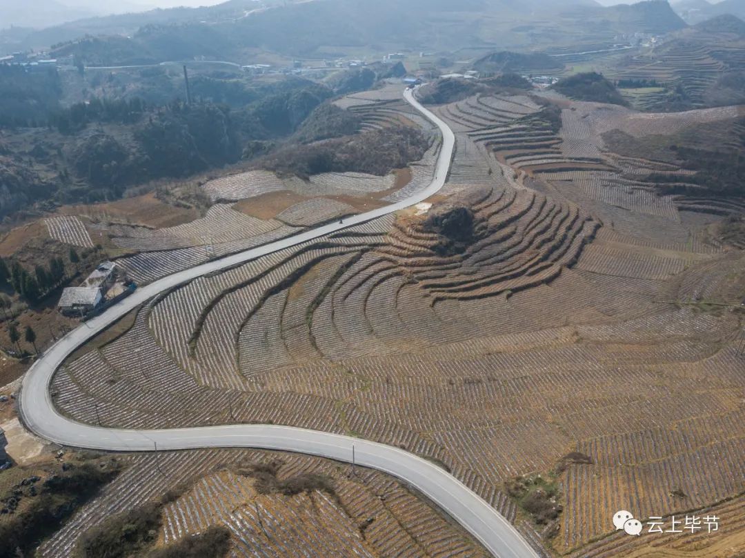 毕节市七星关区田坝镇茨朗村通村路毕节交通的惊天改变带大伙儿一起
