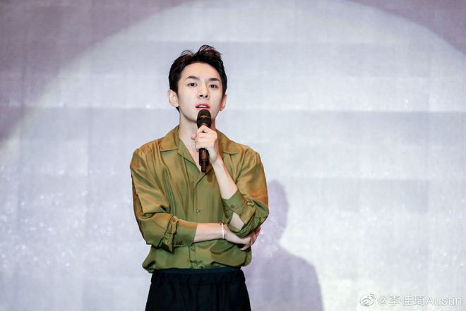 下一代|李佳琦入选下一代百大影响力人物 李佳琦创造了5分钟卖出1.5万支口红的纪录