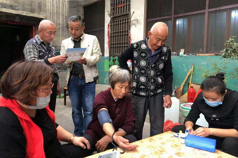 滕州市善南社区卫生服务中心开展“中医中药中国行——中医药健康文化推进行动”活动