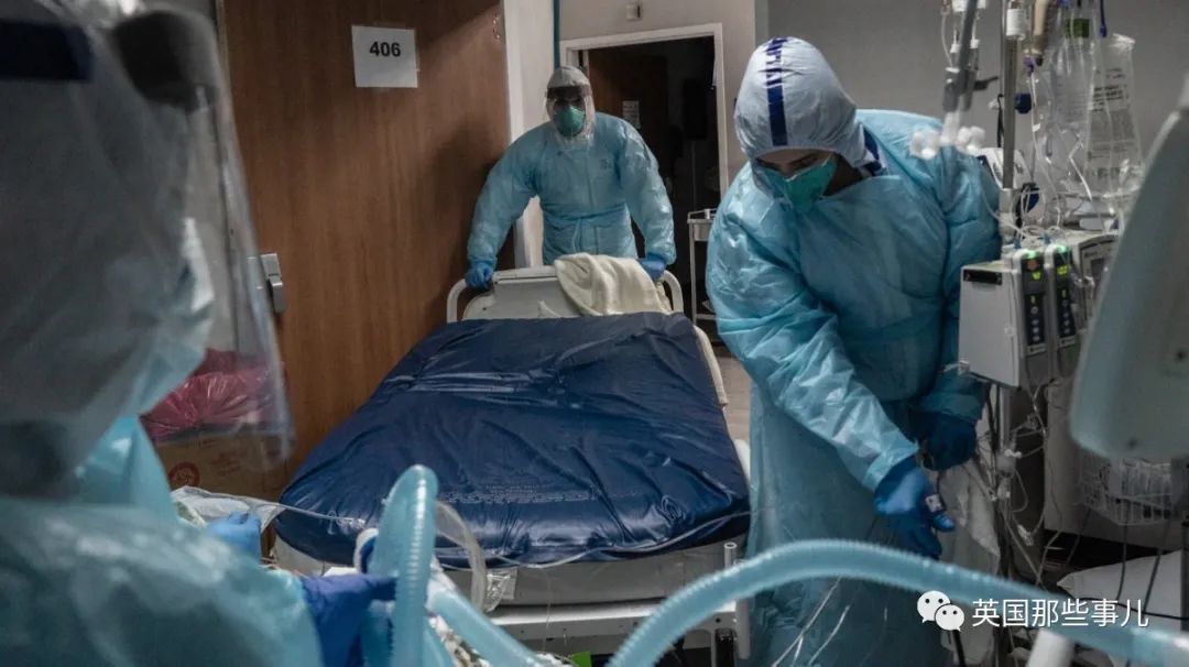 没床位，没救护车，患者家属只能网上求助。美国医疗系统濒临崩溃.....