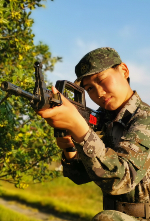 中国女军人，又美又飒