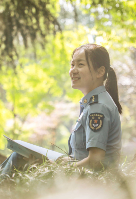 中国女军人，又美又飒