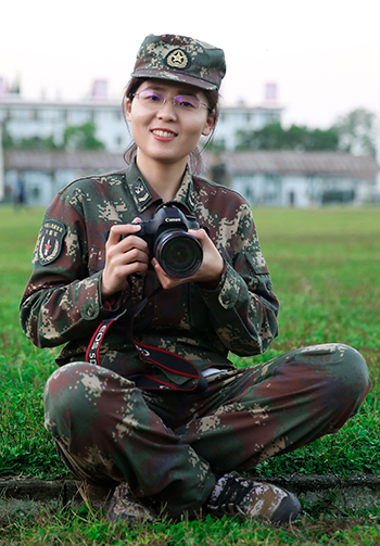 中国女军人，又美又飒