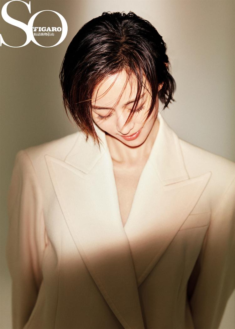 张钧甯时尚封面大片上线 清丽灵动释放愉悦暖洋