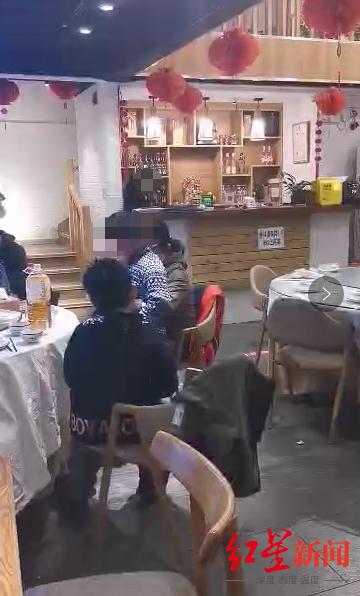 北京女子被擅闯厕所的6岁男童母亲骂哭 当事人男友：无过激言语，想让家长带孩子道歉