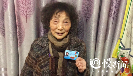 我在重庆，一路向西 | 四川退休的我，在重庆刷“脸卡”办社保