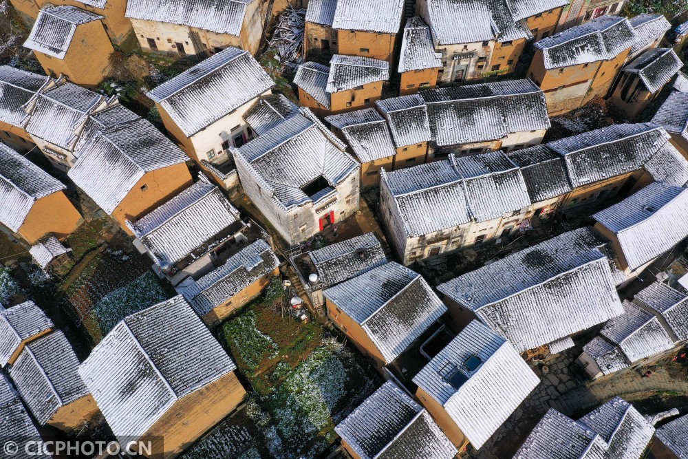 Anhui yellow hill: Floor of the ground after snow is beautiful