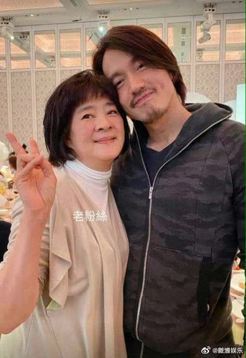 安以轩办二胎满月宴，郭碧婷产后首出席，女神恢复佳状态引人羡