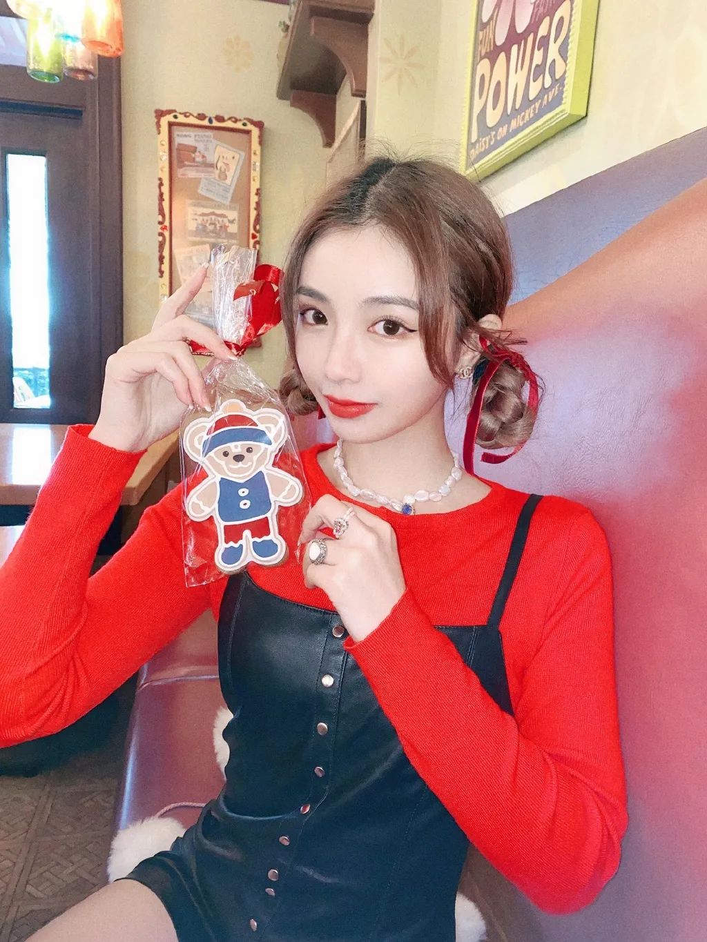 Practical Christmas modelling & takes a picture the guideline will find please