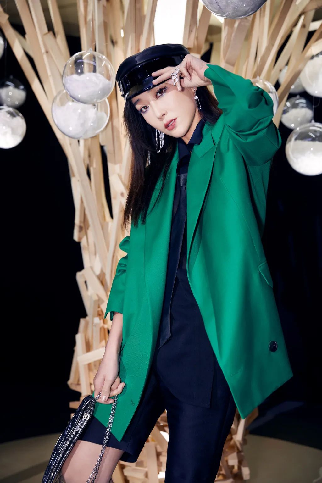 Practical Christmas modelling & takes a picture the guideline will find please