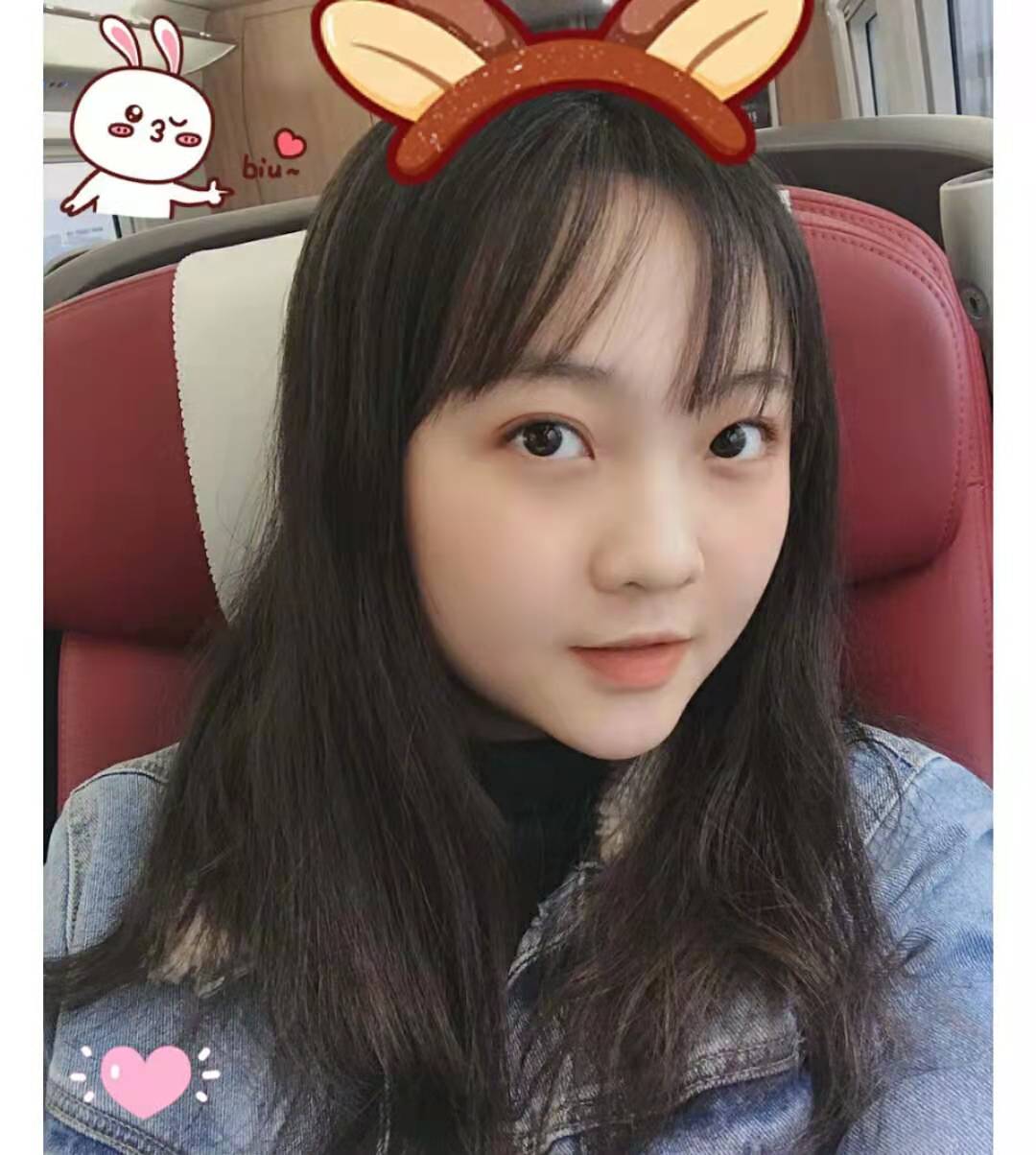 21岁林妙可减肥成功，近照瘦出小V脸，染棕发越