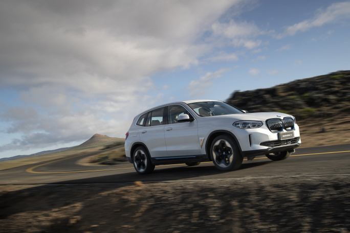 ʻȤ BMW iX3