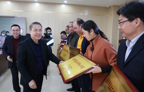 到明年底，东莞所有社卫中心都要建“基层名中医工作室”