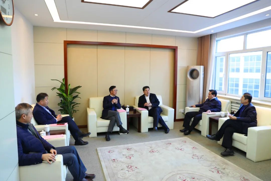 区委书记韩伟会见巴夫洛投资管理有限公司客人