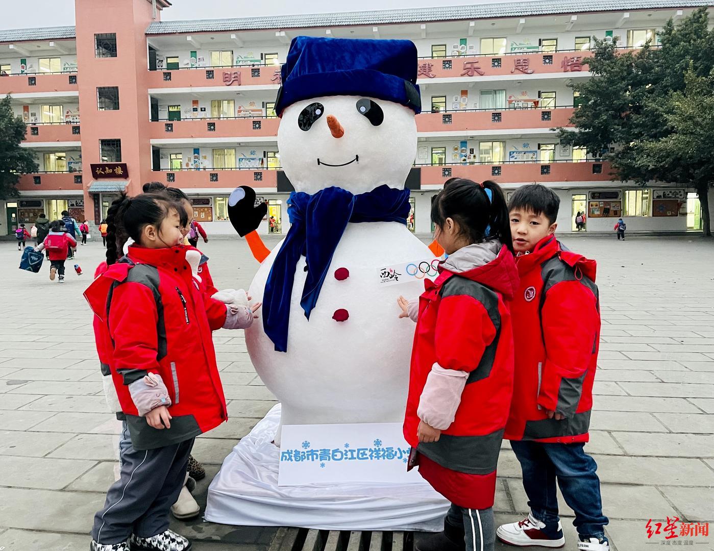 真·大雪人清晨现身成都13所校园！青白江昨晚下雪了？