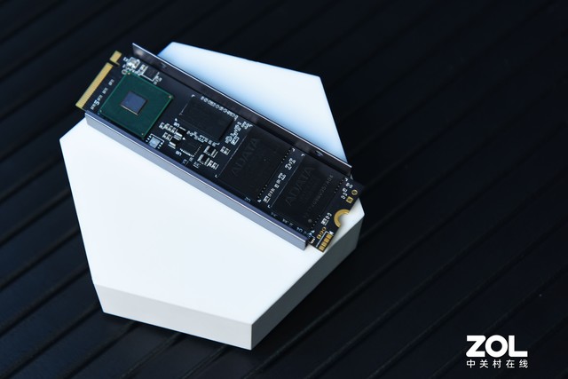 威刚XPG S70 PCIe4.0旗舰固态硬盘评测：天下谁能不识君