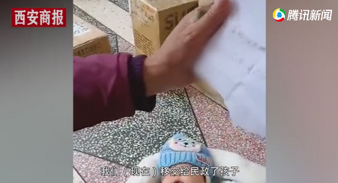 湖南一女子家门口捡到遗弃男婴，身上还有张纸条，律师：遗弃罪