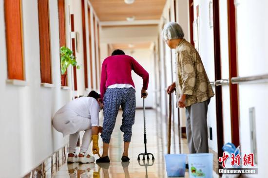 公安部：加快推进居民身份证与健康码、老年卡等信息互联