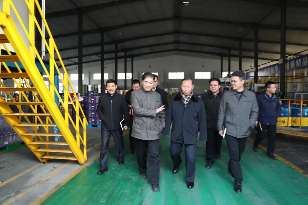 韩利师到企业调研，送去困难职工慰问金