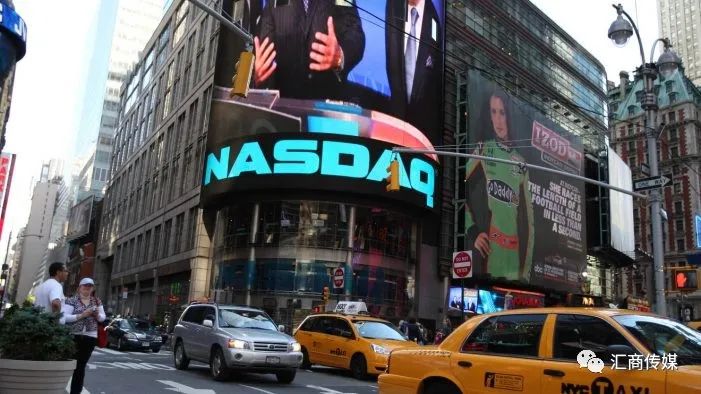 Collapse dish forthcoming? Compare today's stock market and Internet bubble photograph