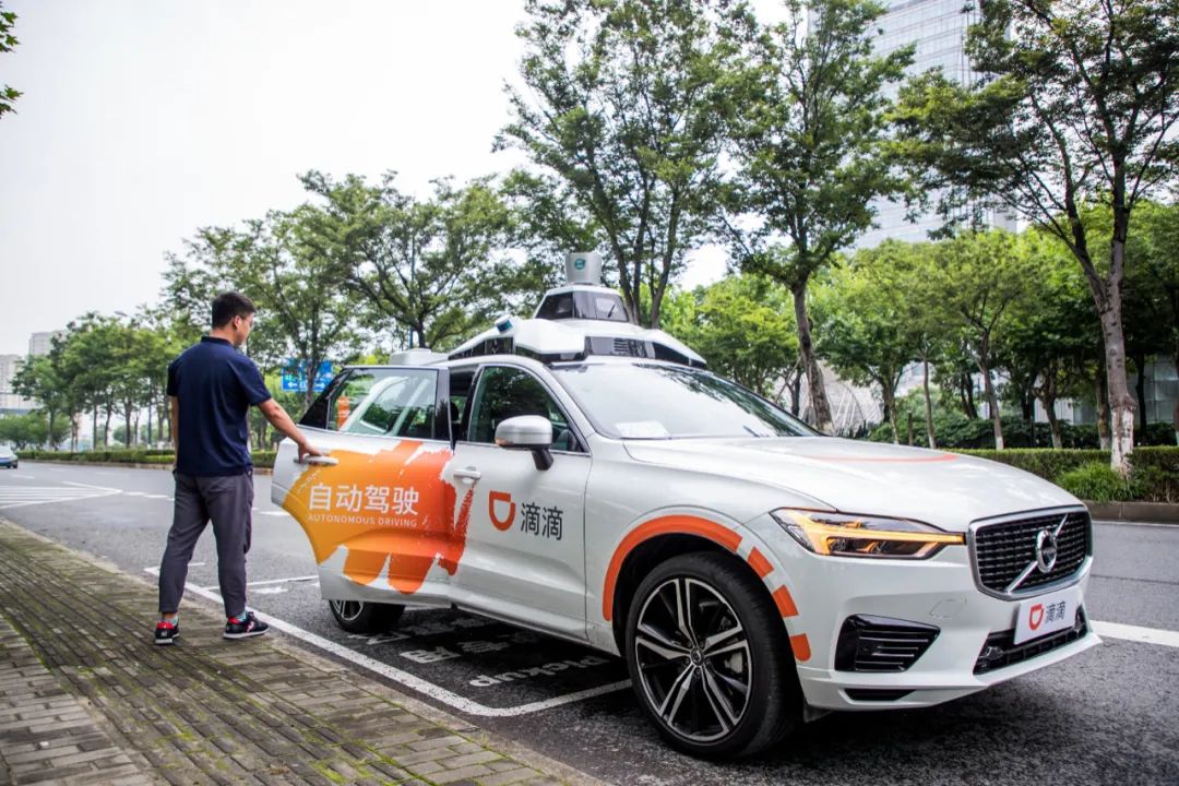 给补贴、争车企、抢资源：谁能成为“新能源汽车之都”？