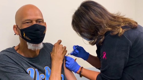 NBA considers to let player vaccination: Make model to the black